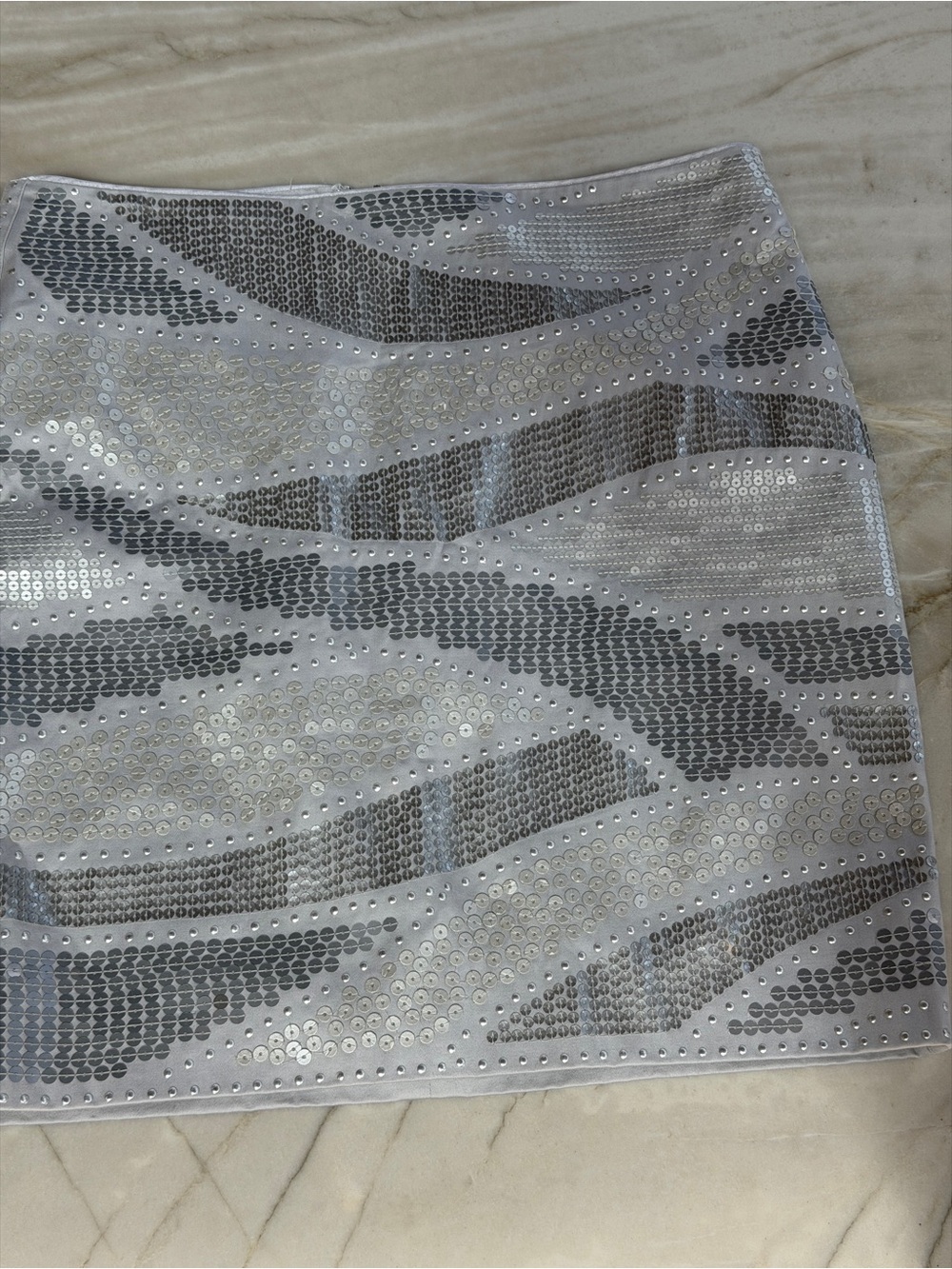 White House Black Market 6 Sequined Silver Mini Skirt - Picture 7 of 10